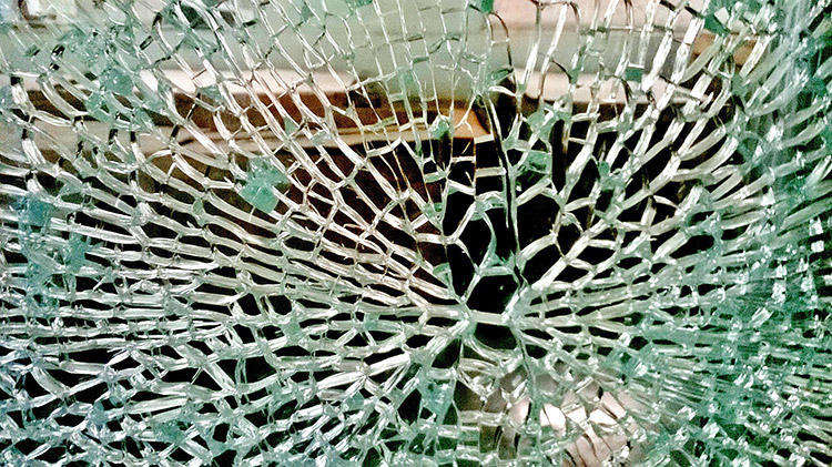 Spontaneous Glass Breakage - Tempered Glass Break Pattern