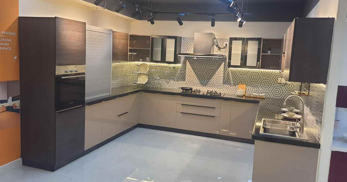 Sleek Modular Kitchen Design With the Grace of Marbles