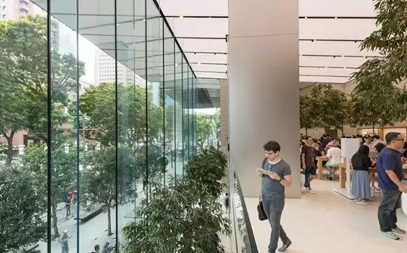 First Apple Flagship opens up in Singapore designed by Foster+Partners