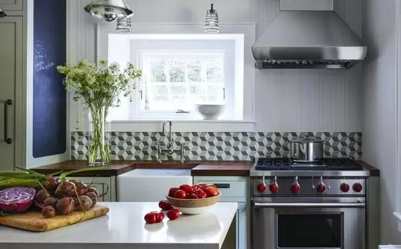 How to Decorate a Small Kitchen