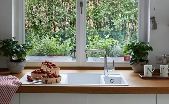 Advantages of Window Facing Kitchen Sink