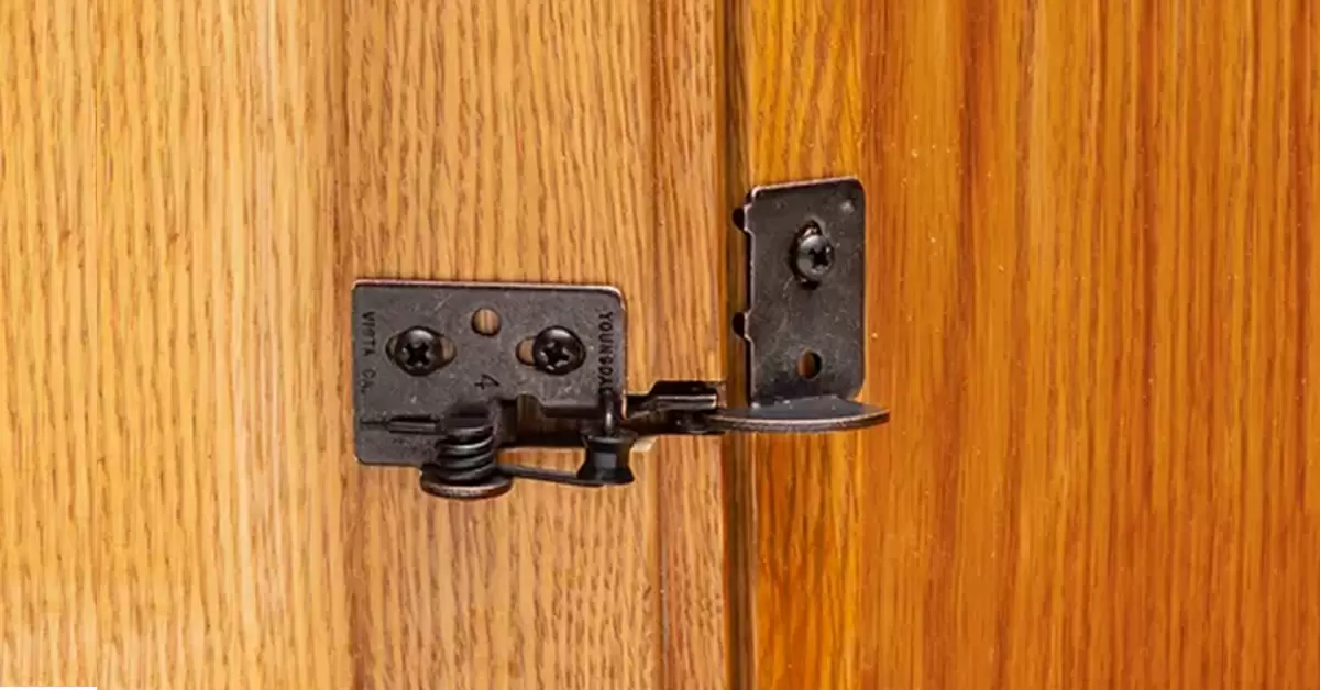 Semi Concealed Hinges