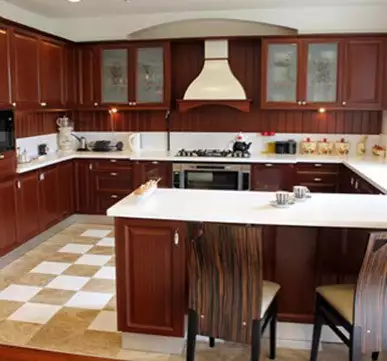 G-Shaped Modular Kitchen with Wooden Cabinets