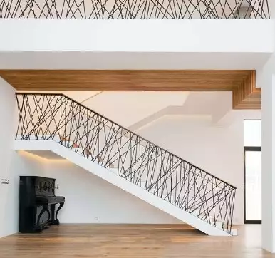 Iron zig-zag railing